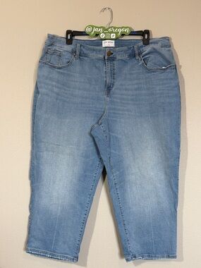 Lane Bryant Light Blue Cropped Jeans